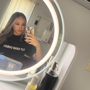 Meet your Posher, Ari